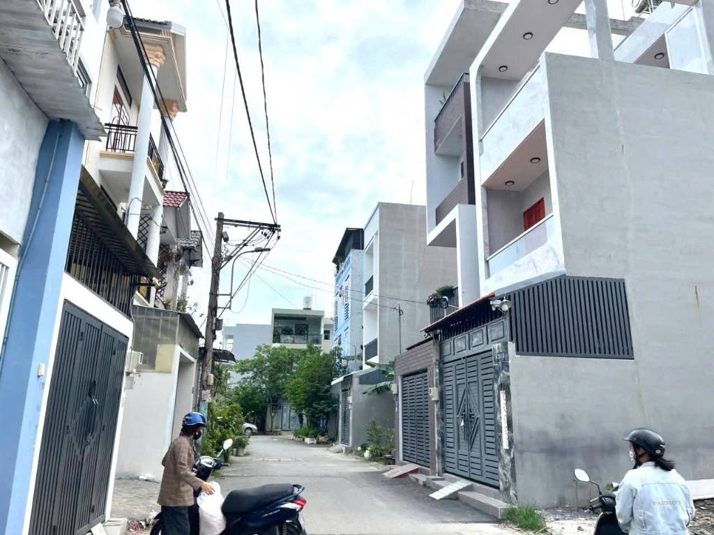 BÁN NỀN ĐẤT HẺM 730 ĐƯỜNG LÃ XUÂN OAI, MẶT TIỀN, NGAY KĐT ĐÔNG TĂNG LONG